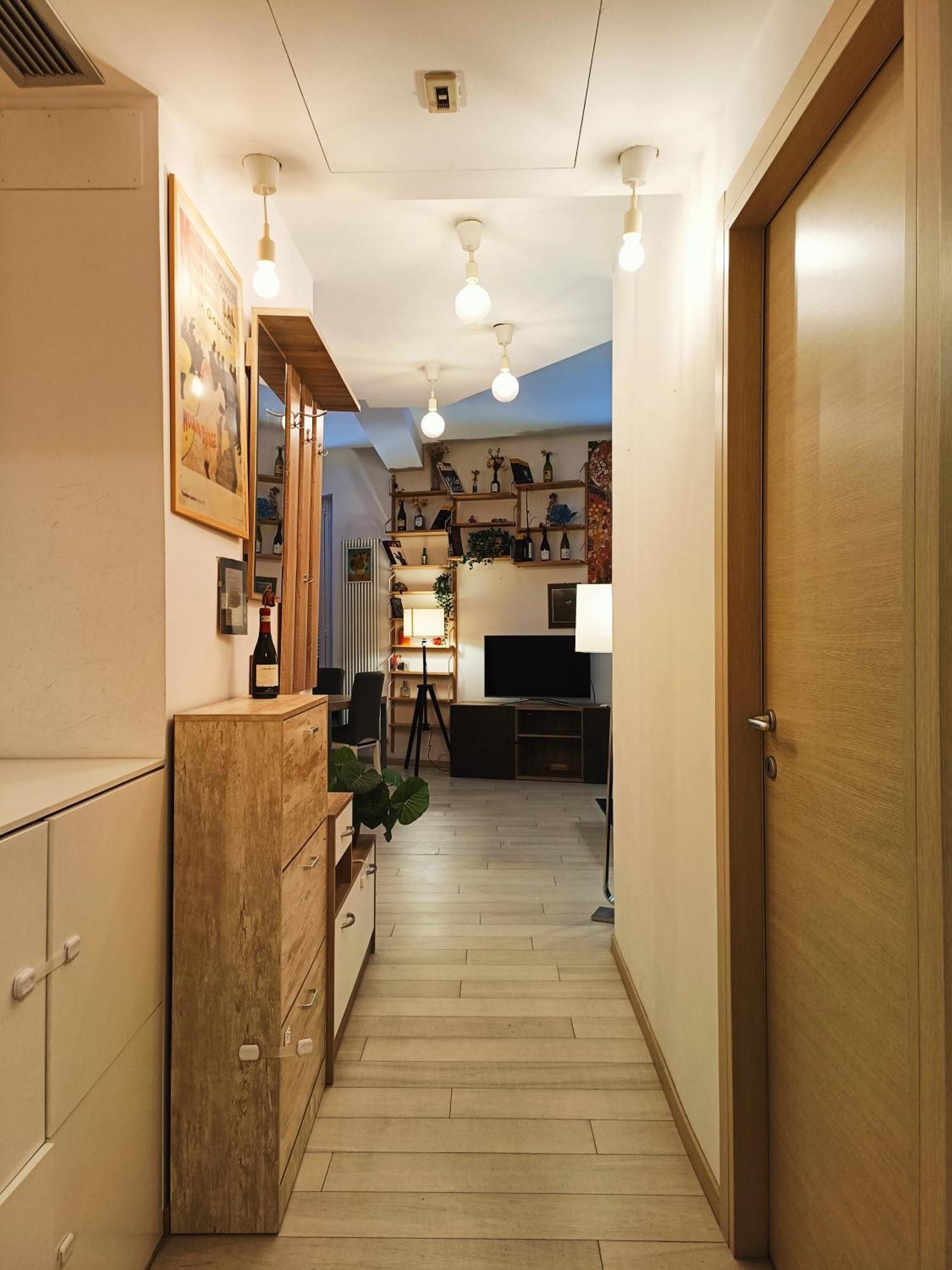 Yr - Isola Apartment Mailand